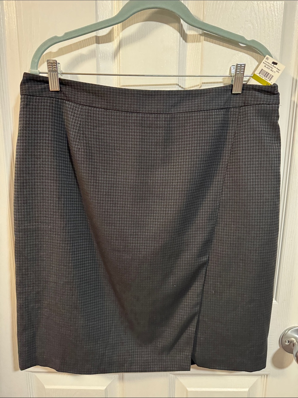 Laundry by Shelli Segal Black Micro-Houndstooth Pencil Skirt with Front Slit